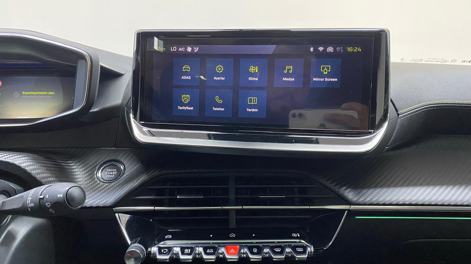 PEUGEOT 2008 8